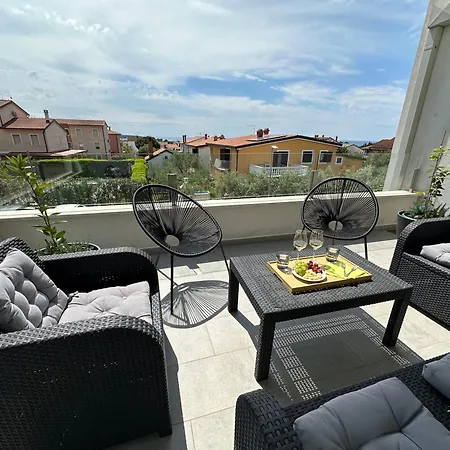 Holiday home Mona-haus Mit Privatpool In Novigrad Mit Meerblick, Privatem Parkplatz Und Wallbox *