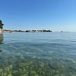 Mona-haus Mit Privatpool In Novigrad Mit Meerblick, Privatem Parkplatz Und Wallbox 度假居