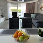 Mona-haus Mit Privatpool In Novigrad Mit Meerblick, Privatem Parkplatz Und Wallbox Novigrad Istria