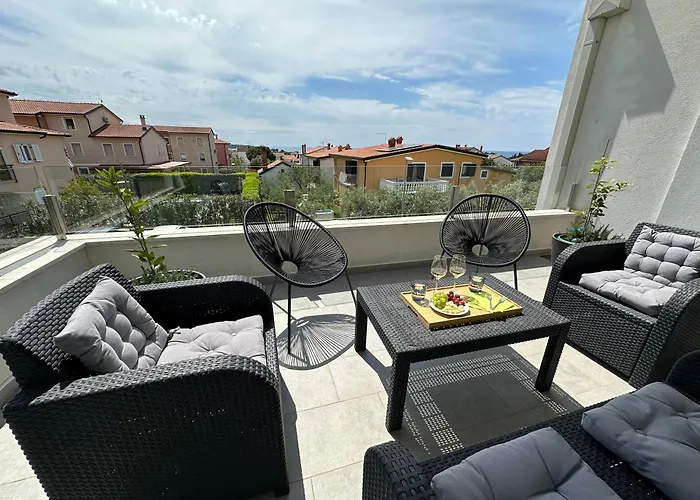 Casa vacanze Mona-haus Mit Privatpool In Novigrad Mit Meerblick, Privatem Parkplatz Und Wallbox *