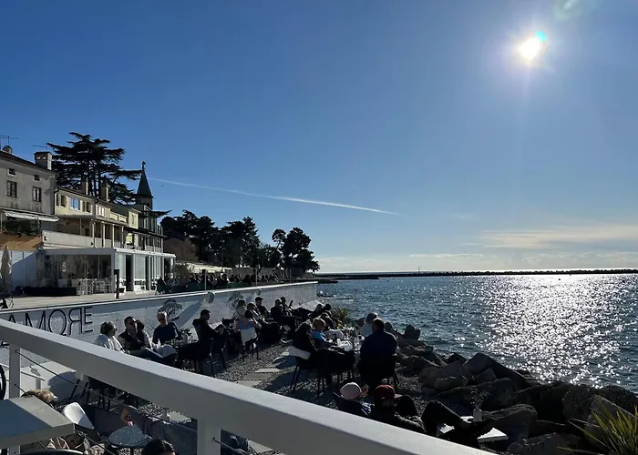 Mona-haus Mit Privatpool In Novigrad Mit Meerblick, Privatem Parkplatz Und Wallbox Casa vacanze *