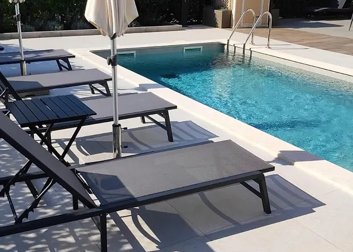 Mona-haus Mit Privatpool In Novigrad Mit Meerblick, Privatem Parkplatz Und Wallbox * Novigrad Istria