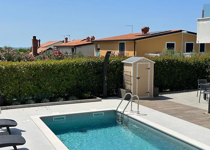 Casa vacanze Mona-haus Mit Privatpool In Novigrad Mit Meerblick, Privatem Parkplatz Und Wallbox *