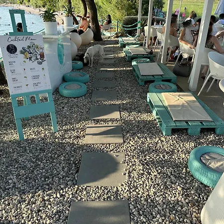 Mona-haus Mit Privatpool In Novigrad Mit Meerblick, Privatem Parkplatz Und Wallbox